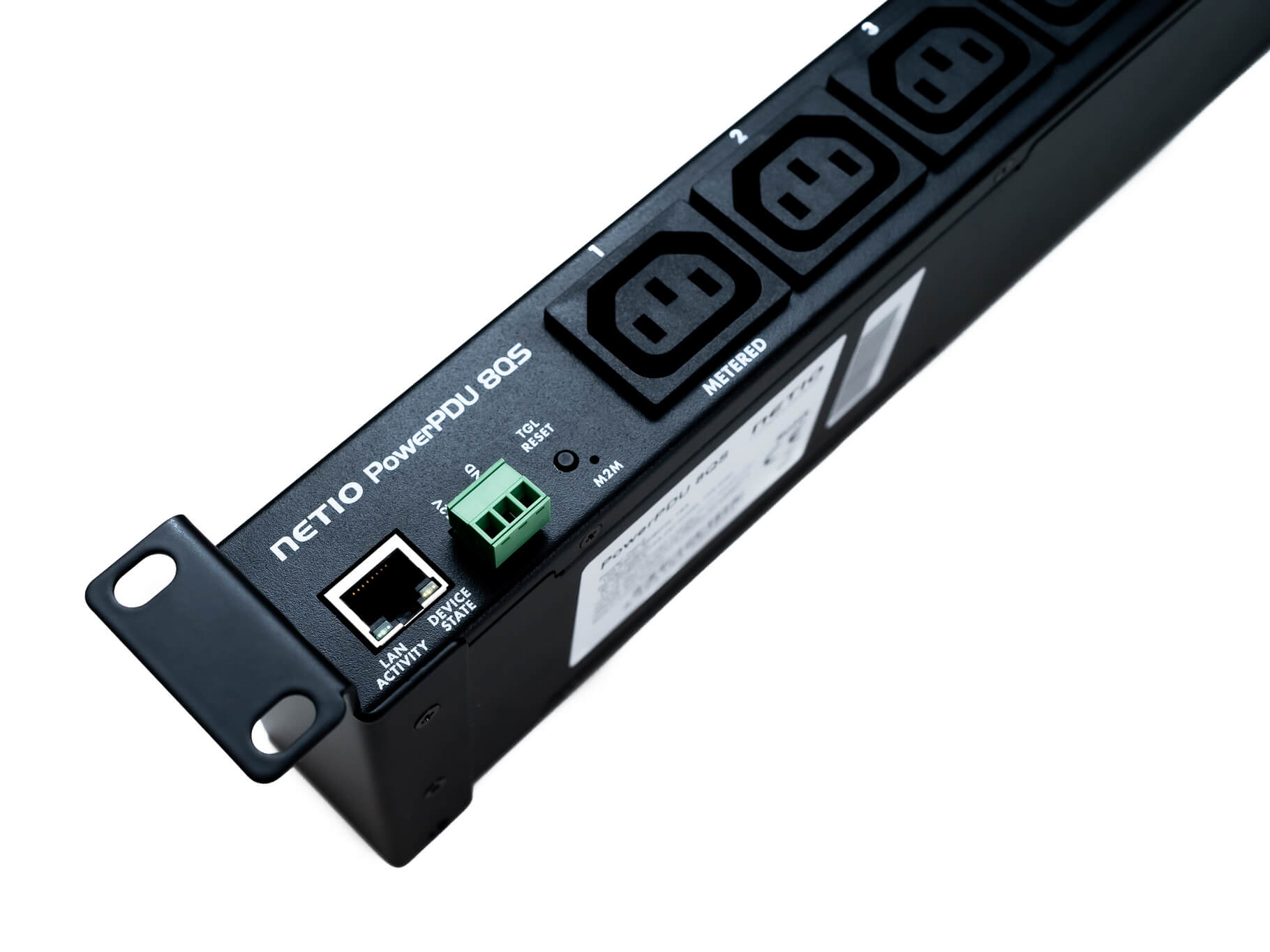 PDU para Rack de 19 pulgadas de 1U, Control y Medición por LAN. 8 salidas de energía IEC-320 C13. 2 canales medidos total del PDU y Salida 1. Compatible con API abierta y NETIO Cloud. Cada salida se puede encender y apagar de forma independiente y programable. Izquierda - CASTelecom